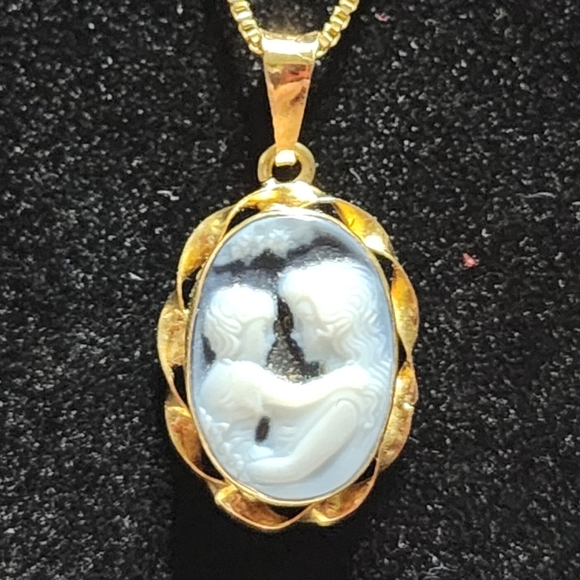 Vintage 18k Blue Agate Mother & Child Cameo Necklace - Picture 3 of 10